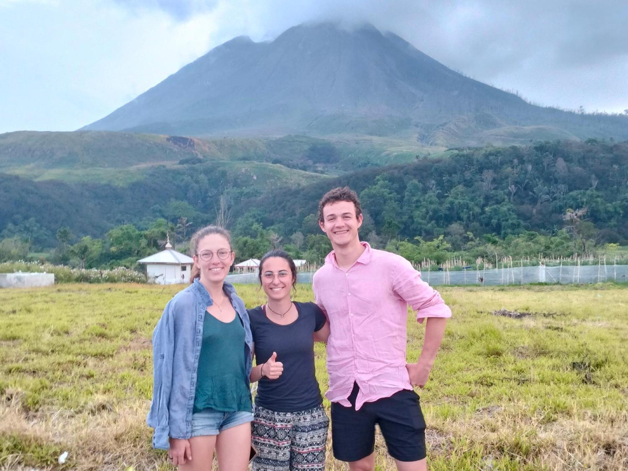 Ustin Nagoya Bukit Lawang Orangutan Trekking & Transport Only Book With Us Hotel Екстериор снимка