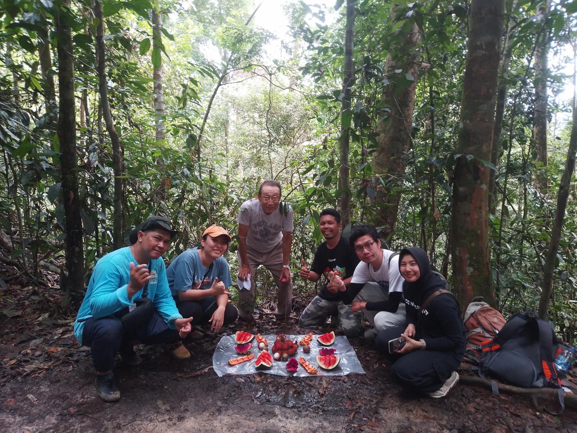Ustin Nagoya Bukit Lawang Orangutan Trekking & Transport Only Book With Us Hotel Екстериор снимка